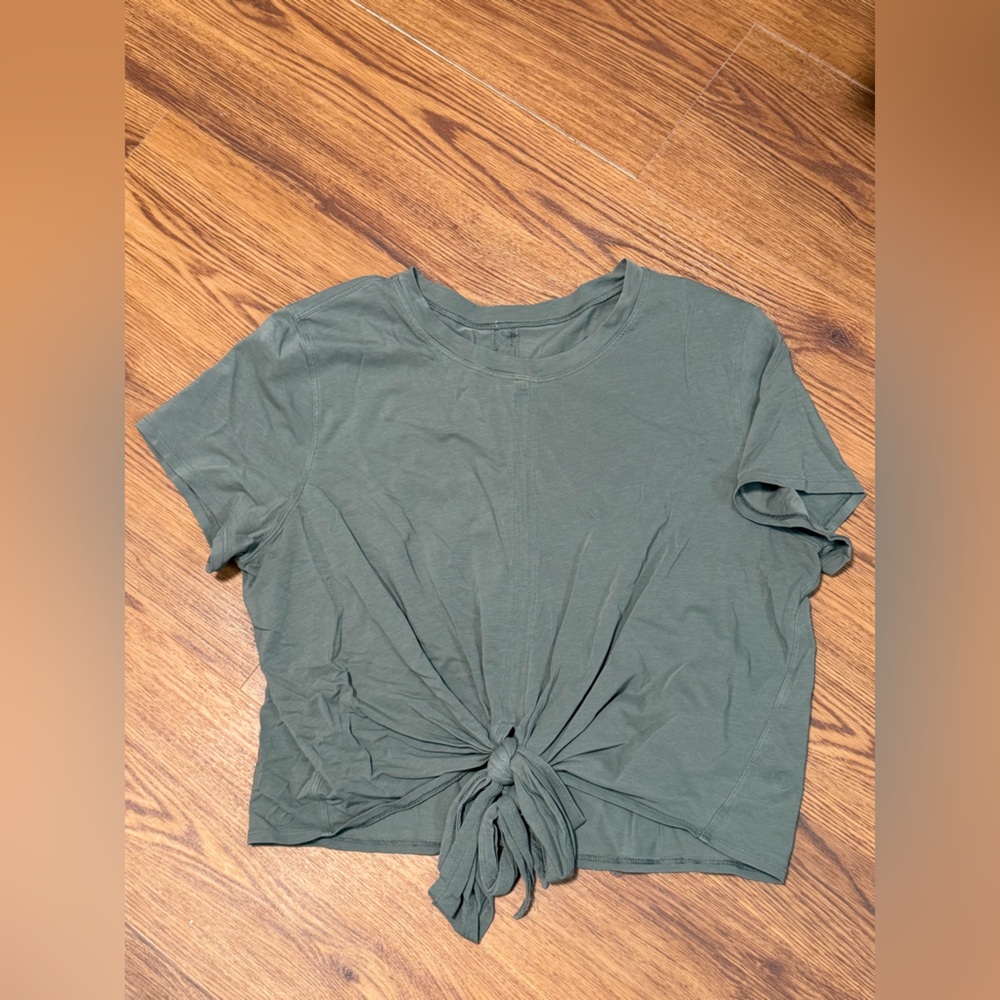 lululemon athletica Olive Short Sleeve Tee